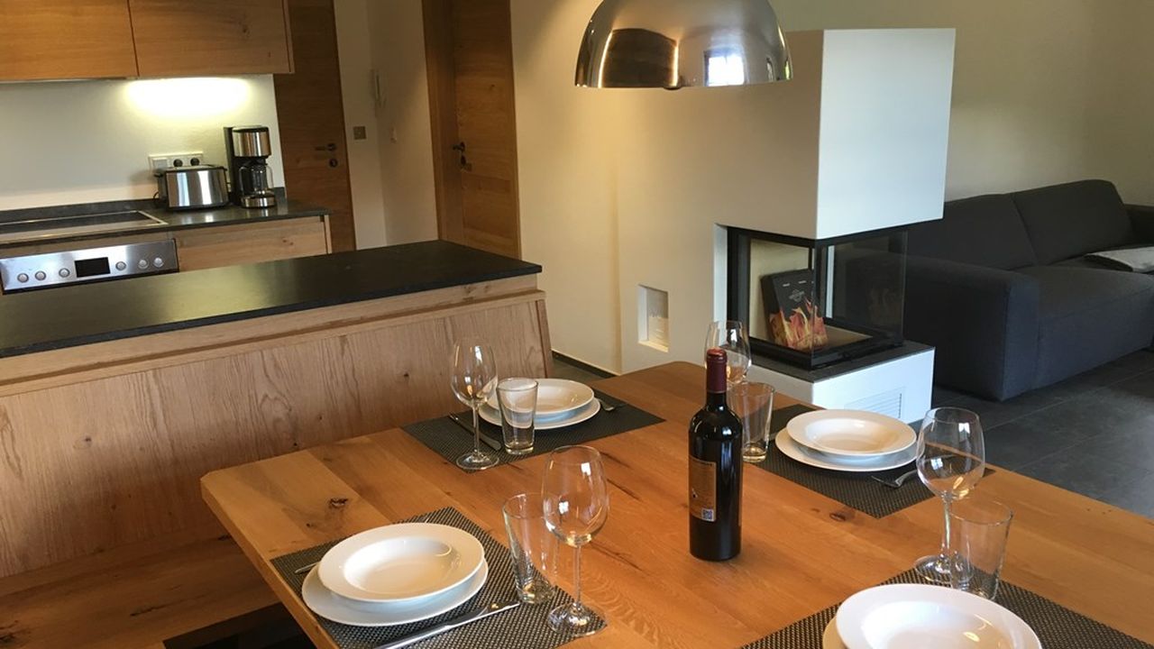 Esstisch im Wohnküchenbereich Esstisch im Wohnküchenbereich